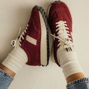 Women's SeaVees Acorn Trainer Shoes 9.5 - Bordeaux